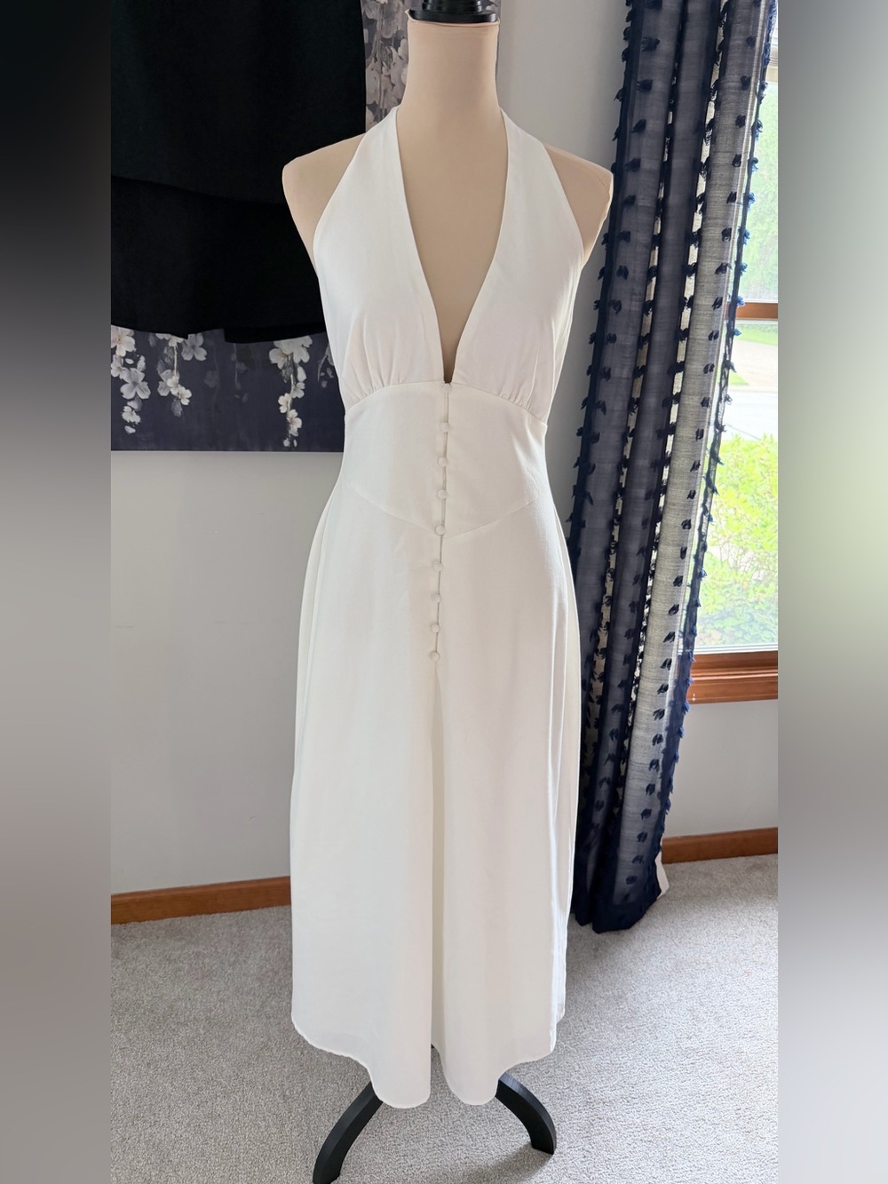 NWT Showpo Plunge Halter A-line Midi/Maxi Dress in White size 4 - Picture 4 of 9